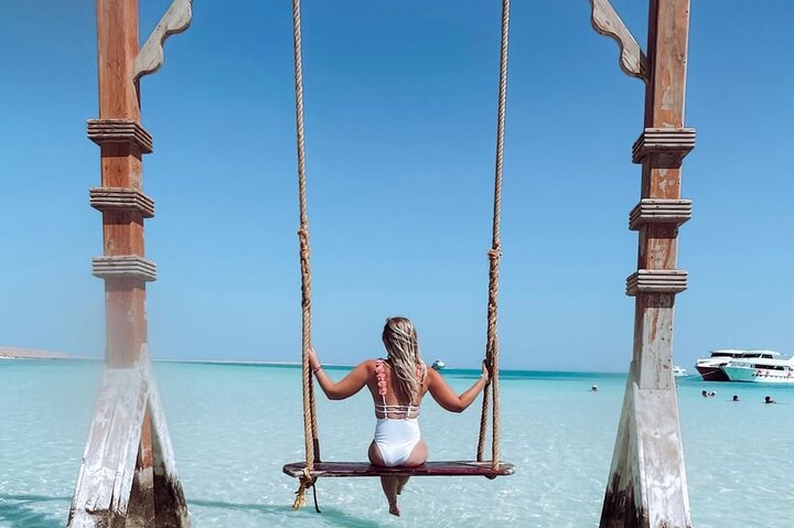 13685f7e-7f34-4ce8-a6df-a0498e0703a0_tropical-paradise-orange-bay-island-excursion-vib